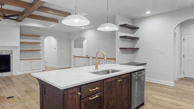 4005 Thomas Farm Dr, Louisville, KY 40299