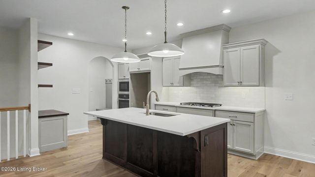 4005 Thomas Farm Dr, Louisville, KY 40299