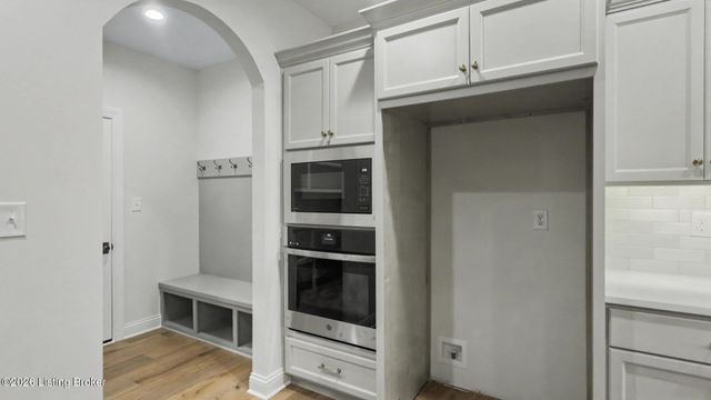 4005 Thomas Farm Dr, Louisville, KY 40299