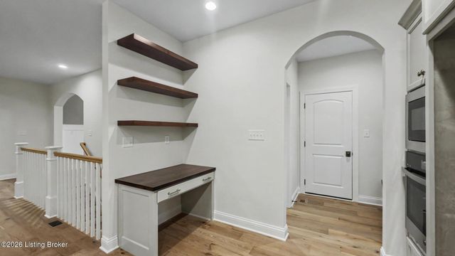 4005 Thomas Farm Dr, Louisville, KY 40299