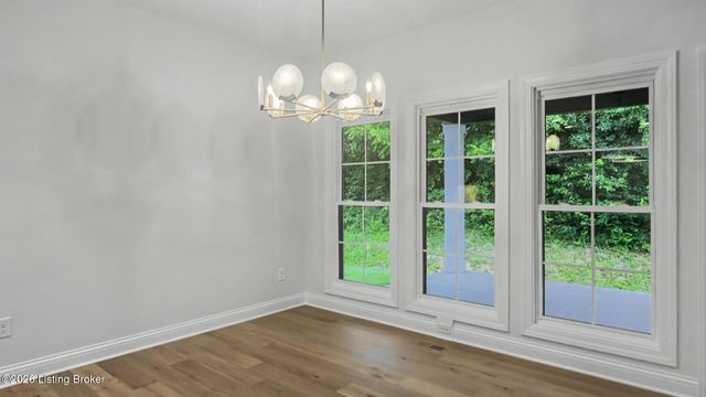 4005 Thomas Farm Dr, Louisville, KY 40299