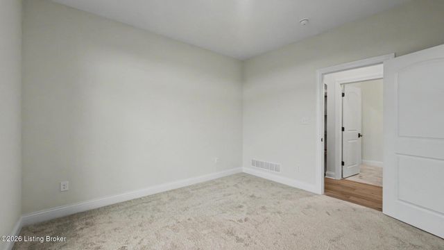 4005 Thomas Farm Dr, Louisville, KY 40299