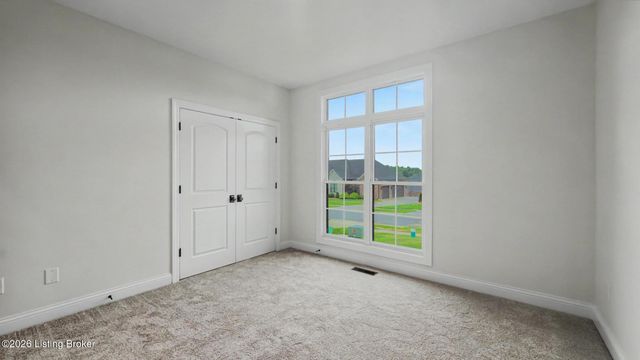 4005 Thomas Farm Dr, Louisville, KY 40299