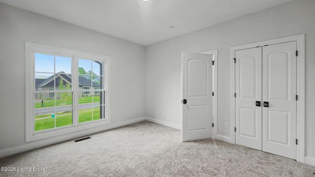 4005 Thomas Farm Dr, Louisville, KY 40299