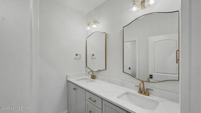4005 Thomas Farm Dr, Louisville, KY 40299