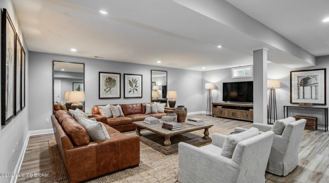 4005 Thomas Farm Dr, Louisville, KY 40299