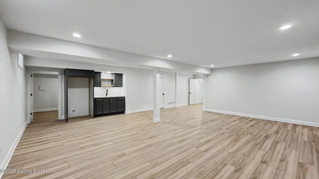 4005 Thomas Farm Dr, Louisville, KY 40299