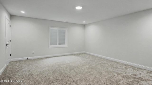 4005 Thomas Farm Dr, Louisville, KY 40299