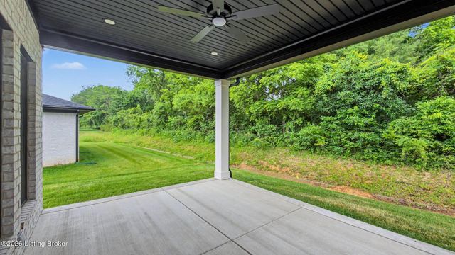 4005 Thomas Farm Dr, Louisville, KY 40299