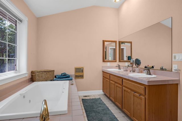 16004 Perimeter Rd, Grass Valley, CA 95949
