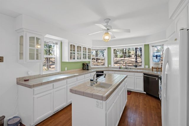 16004 Perimeter Rd, Grass Valley, CA 95949
