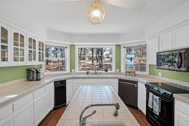 16004 Perimeter Rd, Grass Valley, CA 95949