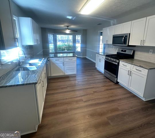 85 Holly Springs Road, Sharpsburg, GA 30277