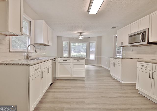 85 Holly Springs Road, Sharpsburg, GA 30277