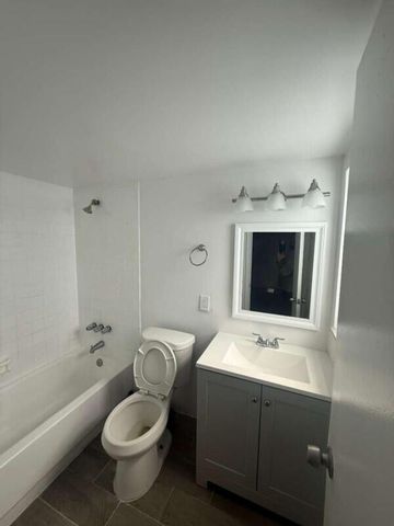 889 Riverside Drive 106, Fort Lauderdale, FL 33312