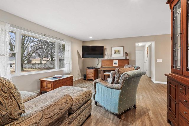 525 E 20TH STREET, Kaukauna, WI 54130