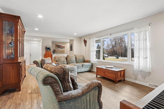 525 E 20TH STREET, Kaukauna, WI 54130