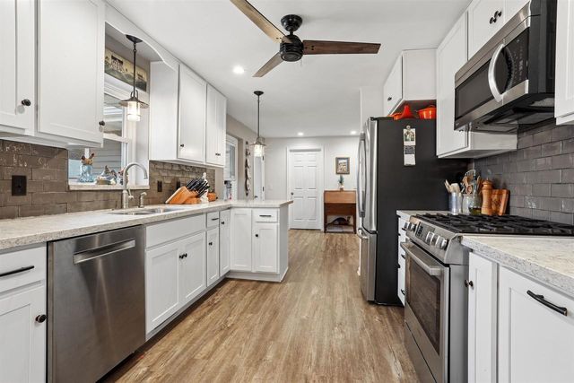 525 E 20TH STREET, Kaukauna, WI 54130