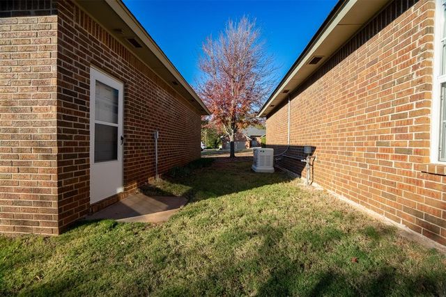 922 Blue Bird Terrace, Purcell, OK 73080