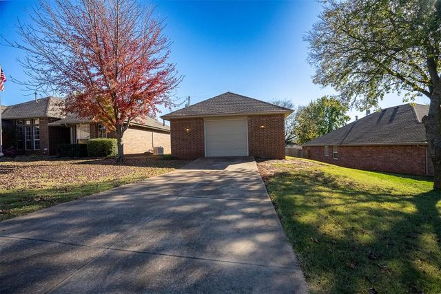 922 Blue Bird Terrace, Purcell, OK 73080