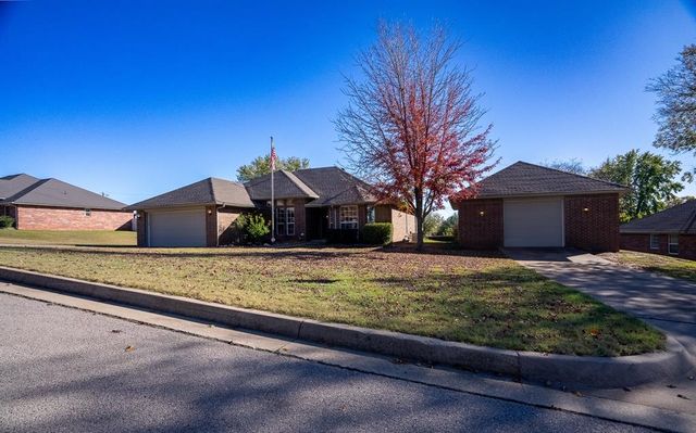 922 Blue Bird Terrace, Purcell, OK 73080