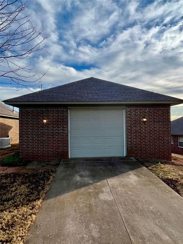 922 Blue Bird Terrace, Purcell, OK 73080