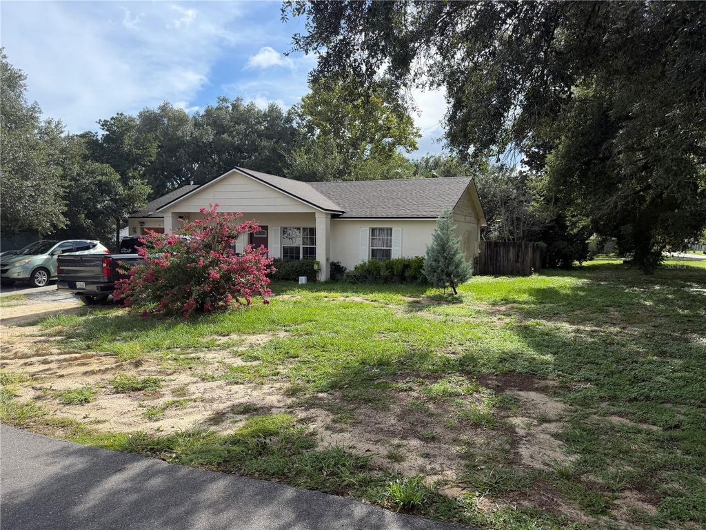 10 BERRY DRIVE, Mascotte, FL 34753