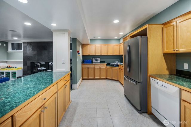 6030 Ann Arbor Avenue NE, Seattle, WA 98115