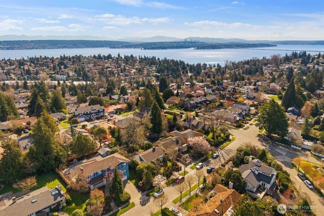 6030 Ann Arbor Avenue NE, Seattle, WA 98115