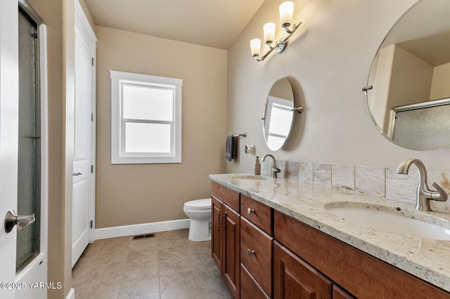 2200 S 76th Ave, Yakima, WA 98903