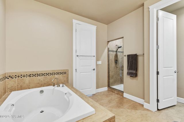 2200 S 76th Ave, Yakima, WA 98903