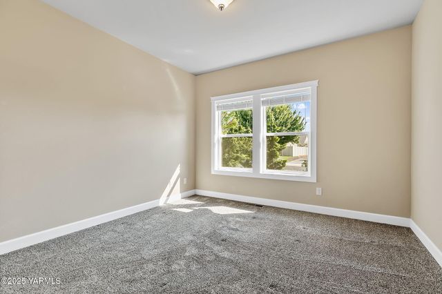 2200 S 76th Ave, Yakima, WA 98903