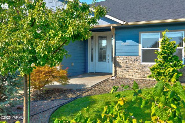 2200 S 76th Ave, Yakima, WA 98903