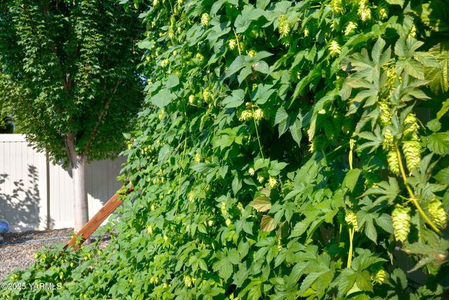 2200 S 76th Ave, Yakima, WA 98903