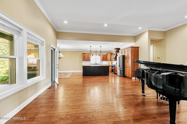 2200 S 76th Ave, Yakima, WA 98903