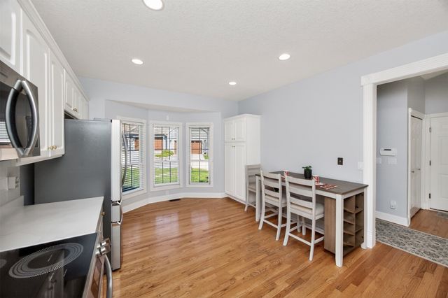 8114 Cobblestone Court, Urbandale, IA 50322