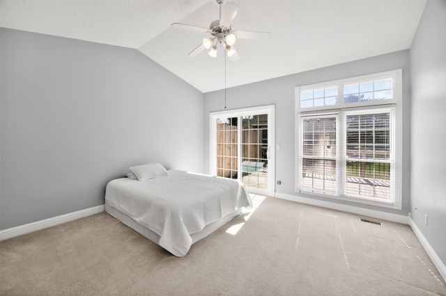 8114 Cobblestone Court, Urbandale, IA 50322