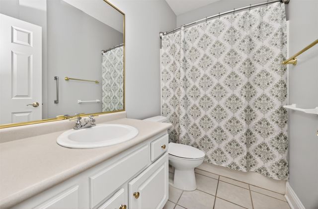 8114 Cobblestone Court, Urbandale, IA 50322