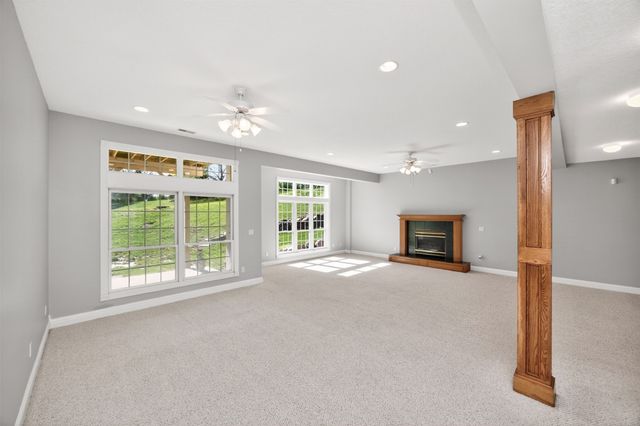 8114 Cobblestone Court, Urbandale, IA 50322