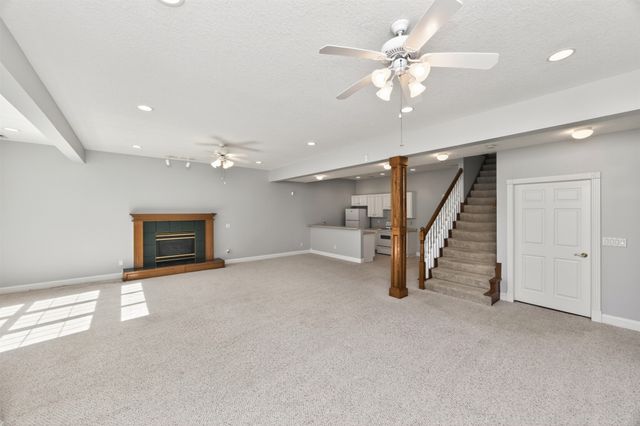8114 Cobblestone Court, Urbandale, IA 50322