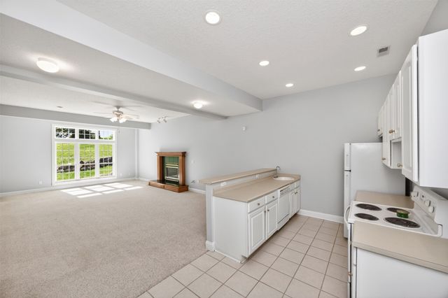 8114 Cobblestone Court, Urbandale, IA 50322