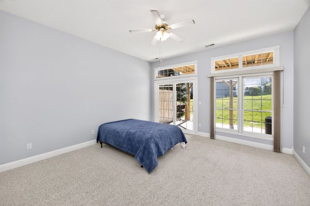 8114 Cobblestone Court, Urbandale, IA 50322