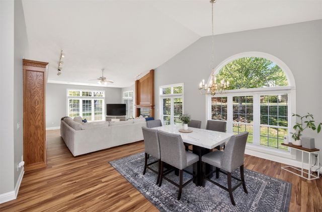 8114 Cobblestone Court, Urbandale, IA 50322