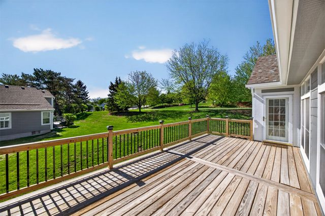 8114 Cobblestone Court, Urbandale, IA 50322