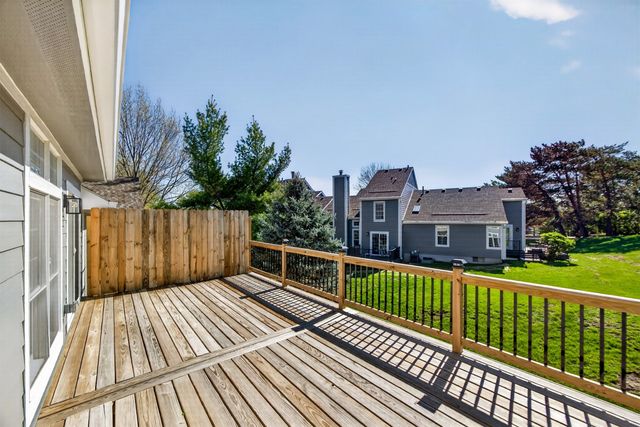 8114 Cobblestone Court, Urbandale, IA 50322