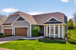8114 Cobblestone Court, Urbandale, IA 50322