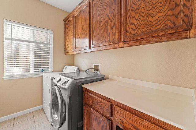 4116 Desertaire Dr, Modesto, CA 95355