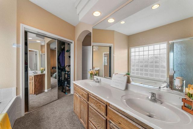 4116 Desertaire Dr, Modesto, CA 95355