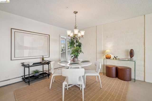 5405 Carlton St 202, Oakland, CA 94618