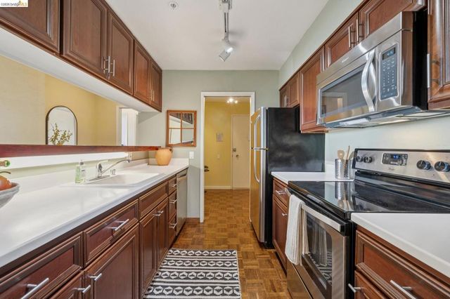 5405 Carlton St 202, Oakland, CA 94618
